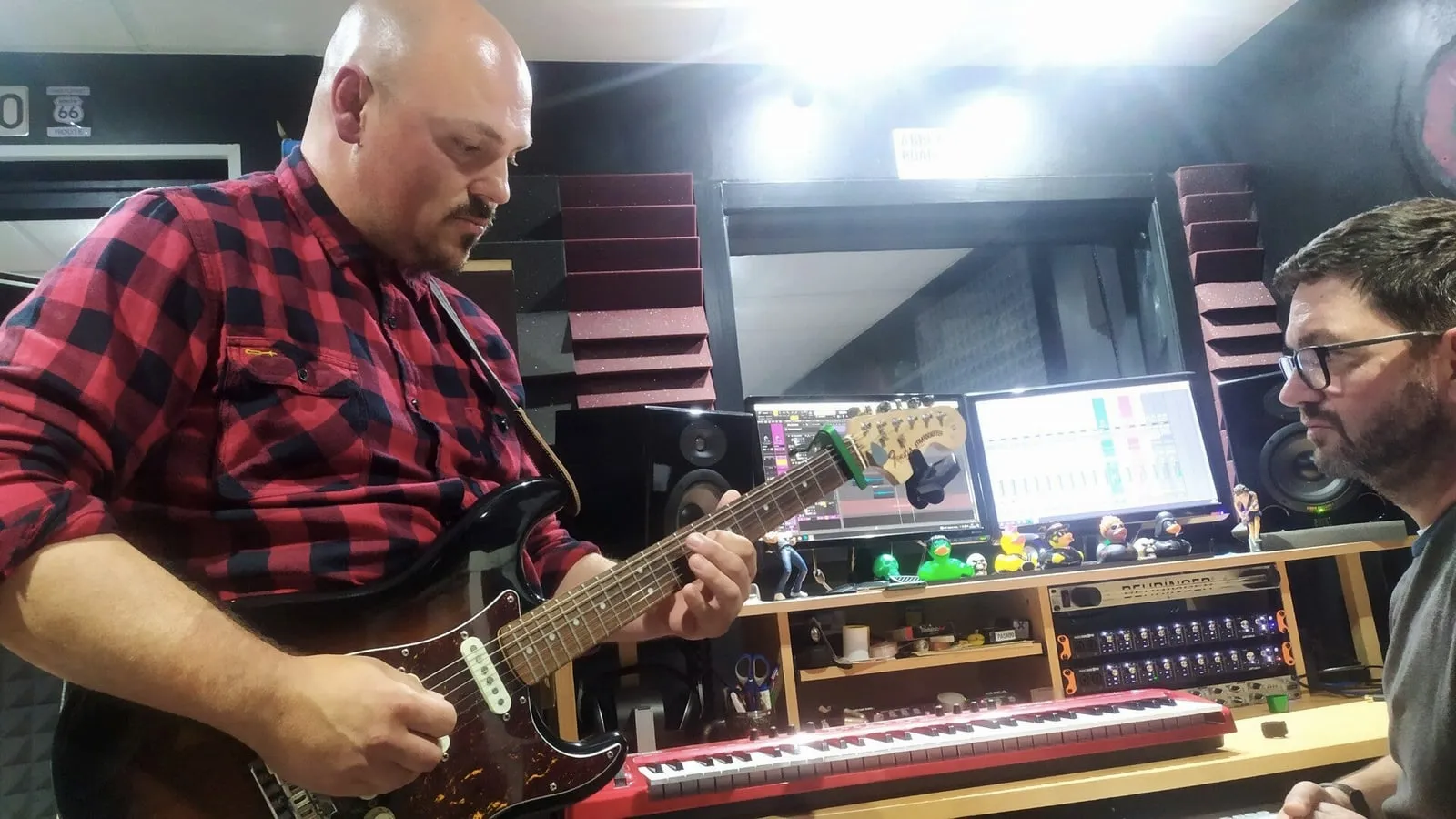 Gus (NAO) en el estudio de Xonix Records