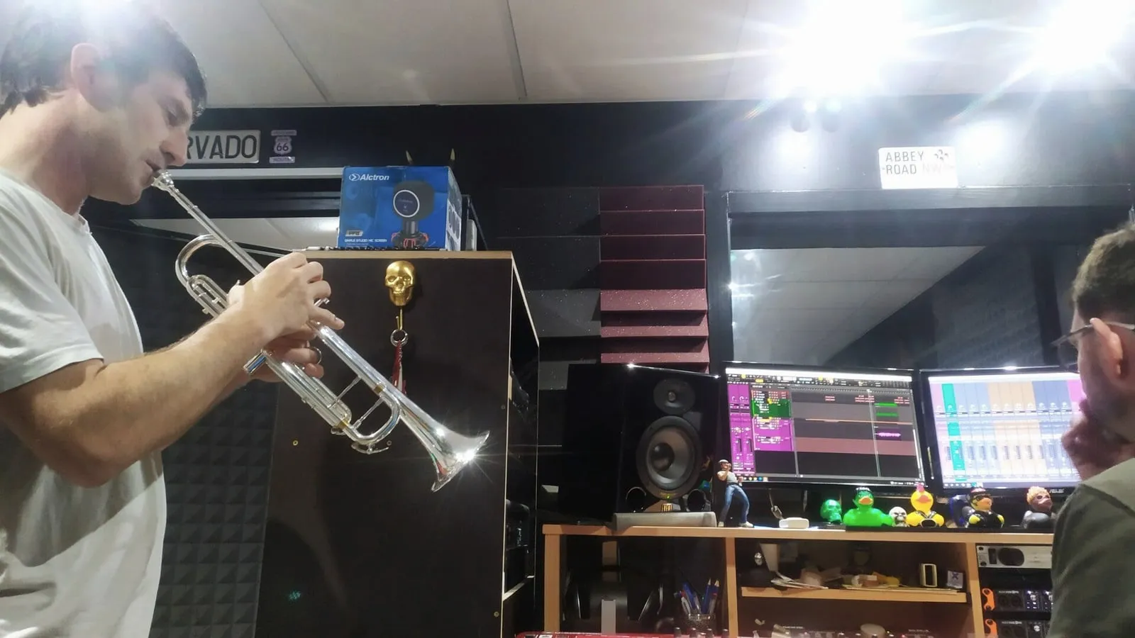 Manu Payno (Os Resentidos) en el estudio de Xonix Records