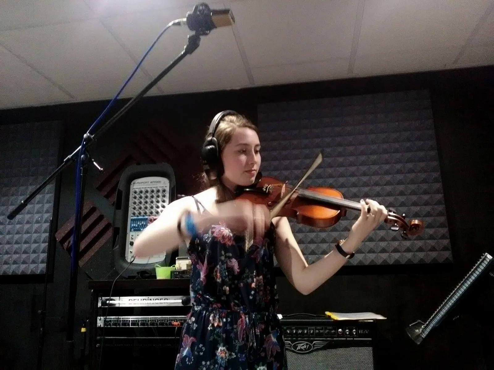 Marta (Cuarta Xusta) en el estudio de Xonix Records