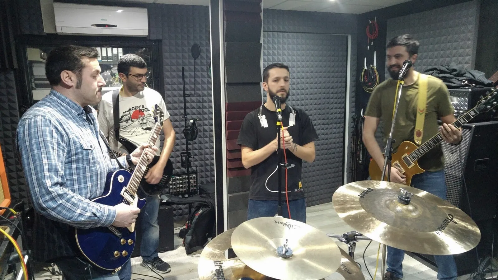Meu en el estudio de Xonix Records