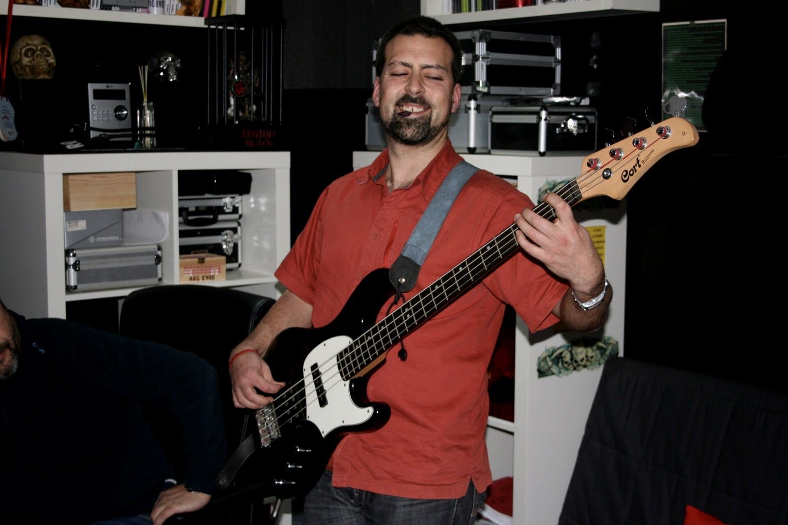 Ramón Sande (Semos Peligrosos) en el estudio de Xonix Records