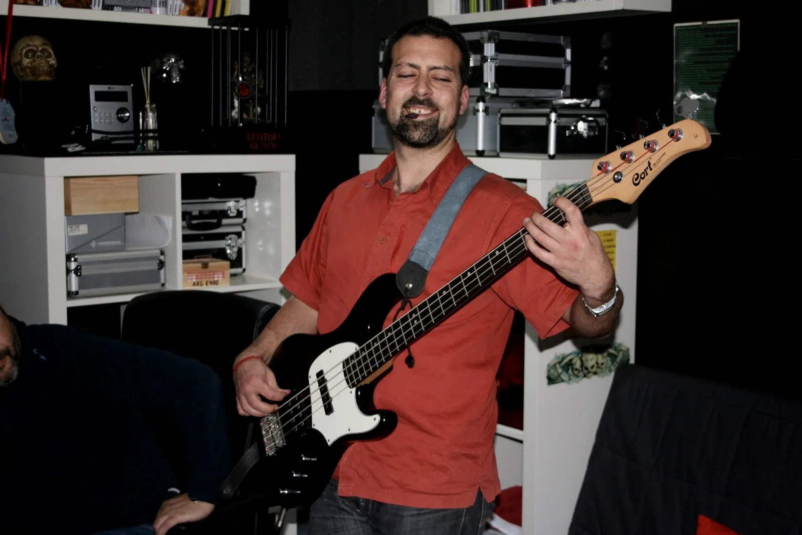 Ramón Sande (Semos Peligrosos) en el estudio de Xonix Records