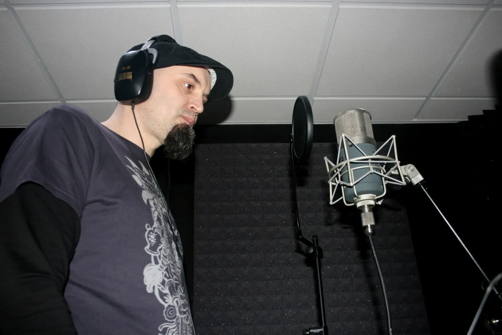 Vituco Neira (Ruxe-Ruxe) en el estudio de Xonix Records