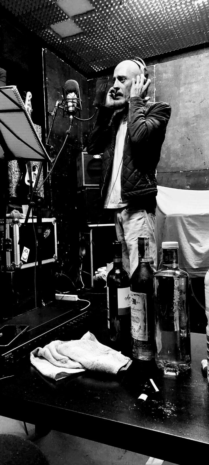 Viuda de Feroz en el estudio de Xonix Records